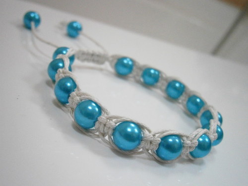 Náramek Shamballa bílomodrý — foto 2