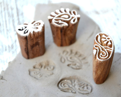 Trio motýl a ornamenty — foto 3
