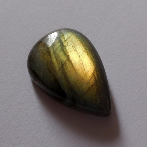 Labradorit - kabošon (28 x 19 mm) — foto 3