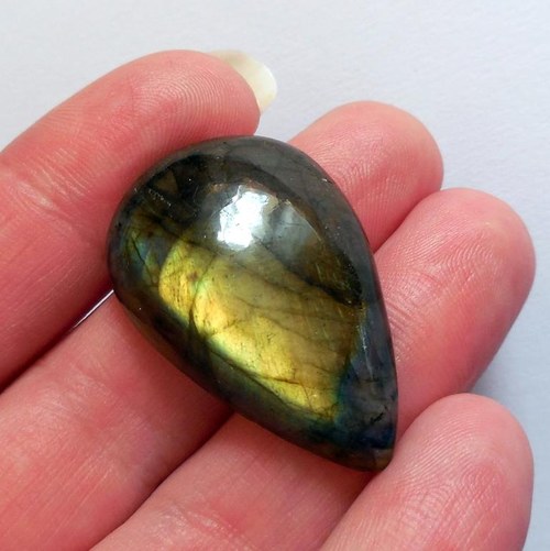 Labradorit - kabošon (35 x 23 mm) — foto 2