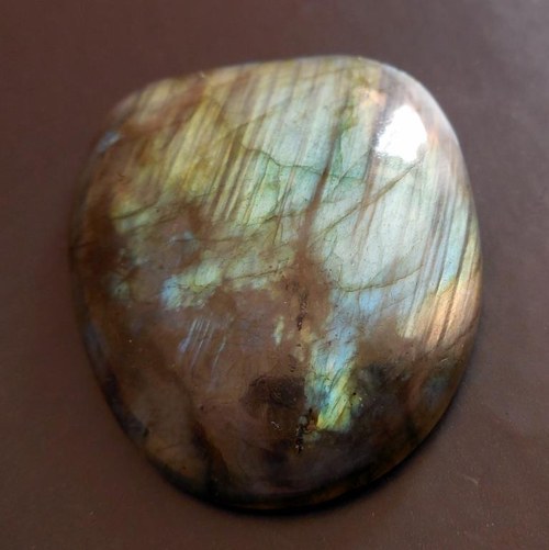 Labradorit - kabošon (34 X 41 X 8 mm) — foto 6