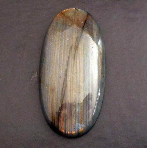 Labradorit - kabošon (47 x 23 mm) — foto 5