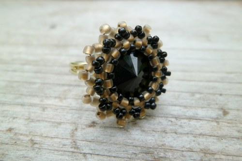 Swarovski prsten "Black & Gold" — foto 3