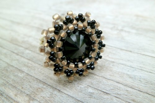 Swarovski prsten "Black & Gold" — foto 6