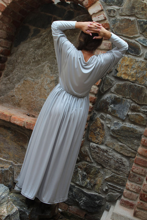 Šedívé šaty — foto 3