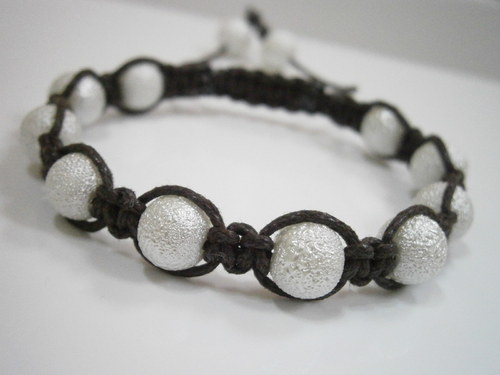 Shamballa náramek hnědý/bílý — foto 2