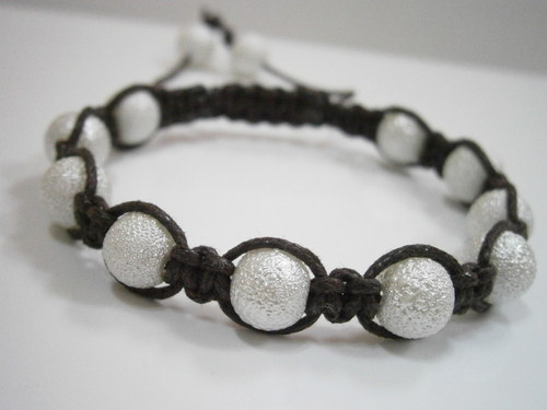 Shamballa náramek hnědý/bílý — foto 3