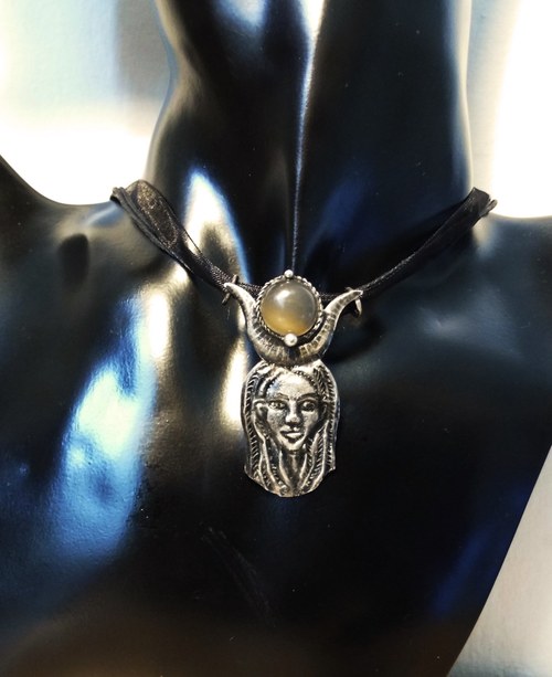 Isis a měsíc... — foto 3
