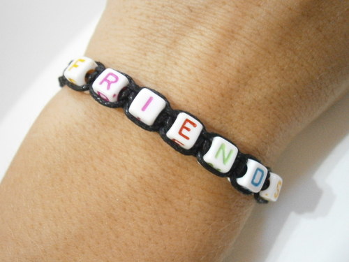Náramek s textem - FRIENDS (Shamballa) — foto 2