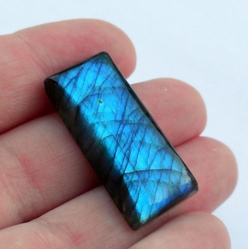Labradorit - kabošon (30 x 13 mm) — foto 5