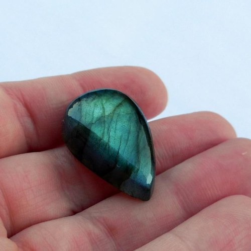 Labradorit - kabošon (28 x 18 x 9 mm) — foto 5