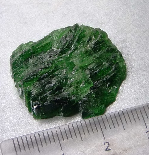 Chromdiopsid surový - B330 — foto 3