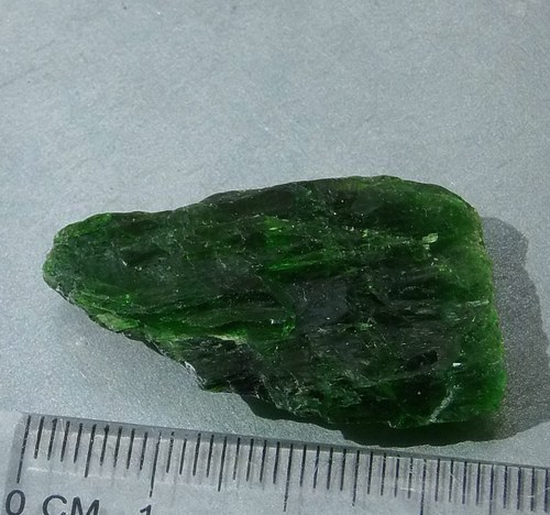 Chromdiopsid surový - B336 — foto 2