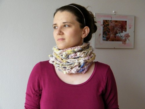 Vánek - nákrčník (ručně předená a barvená příze) — foto 2