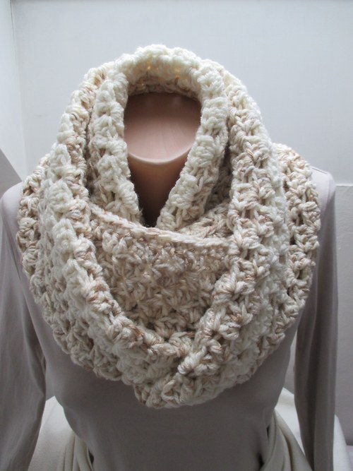 Nákrčník "Creme" — foto 3
