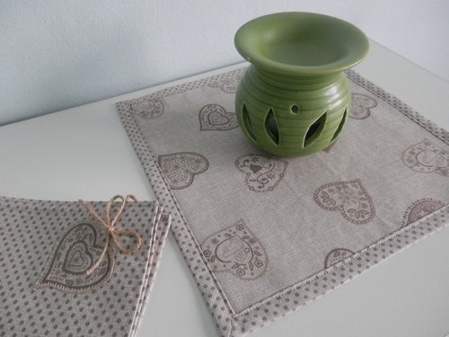 Středová prostírka - hnědé srdíčka — foto 3