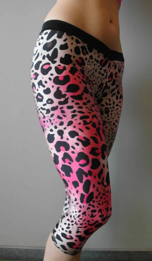 Růžové leopardí legíny pod kolena — foto 3