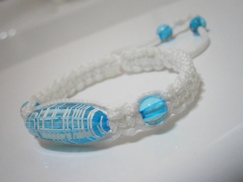 Náramek bílomodrý (shamballa) — foto 4