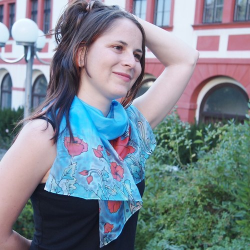V záplavě máků. Hedvábná šála. — foto 2
