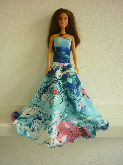 Šaty na panenku Barbie — foto 2