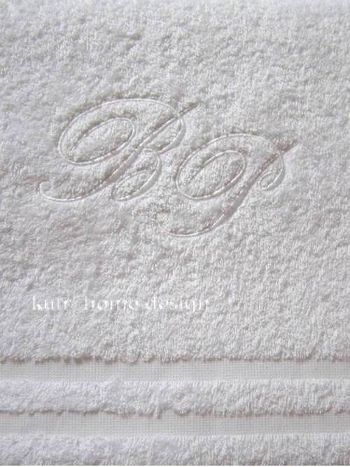 Uterák s monogramom — foto 4