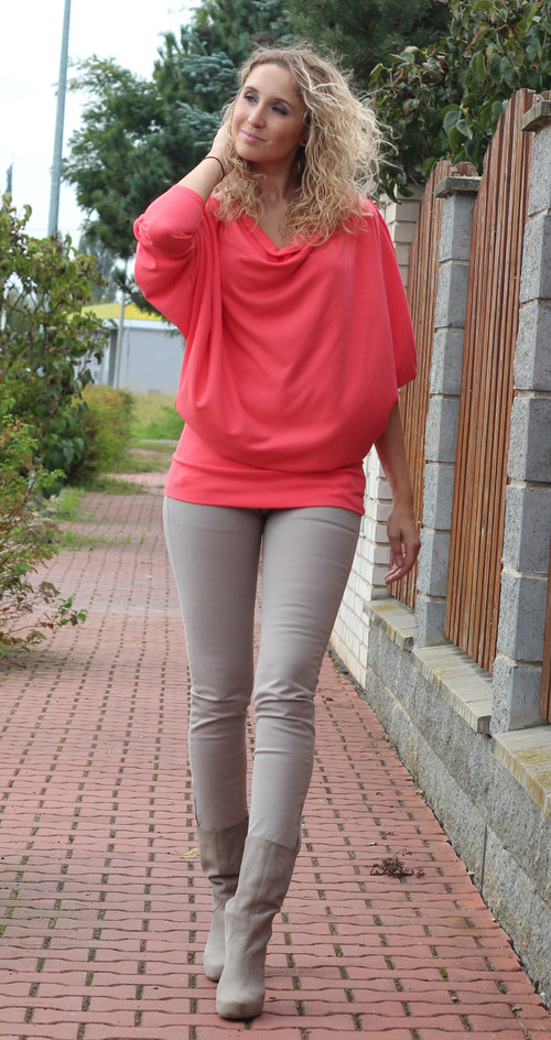 Volná světle korálová tunika — foto 3