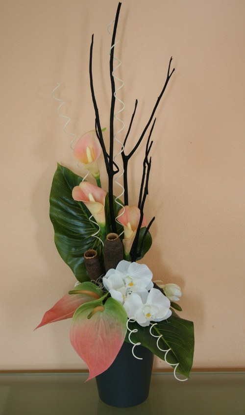 Dekorace s anturiemi, kalami a orchidejemi — foto 3