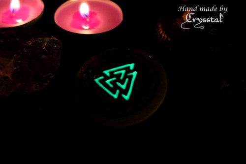 ...amulet "Valknut" - svietiaci v tme — foto 3