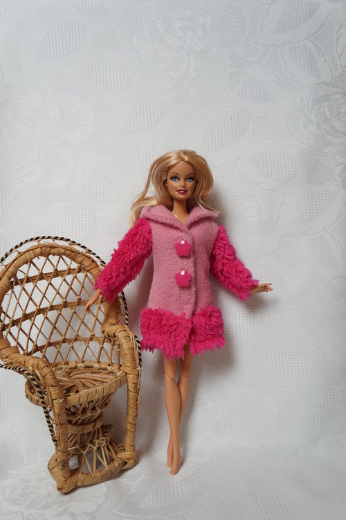 Extravagantní kabátek pro barbie — foto 2