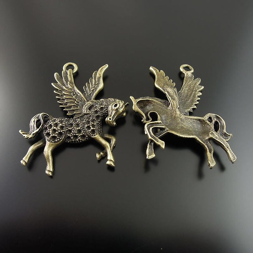 Přívěsek - okřídlený kůň, bronz, 1 ks — foto 2