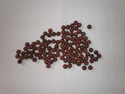 112 ks - tmavé, dřevěné korále, průměr 0,8 cm ... — foto 2