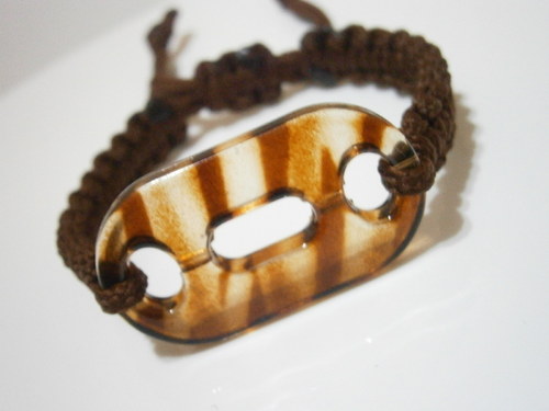 Hnědý náramek (shamballa/makramé) — foto 2