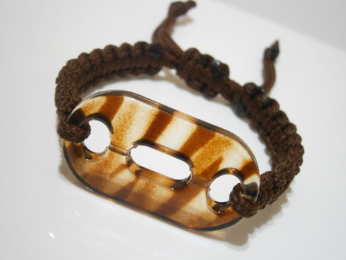 Hnědý náramek (shamballa/makramé) — foto 4