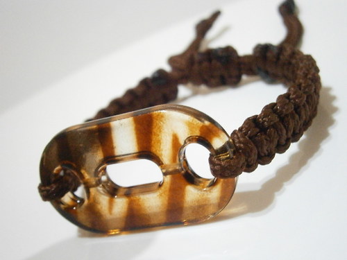 Hnědý náramek (shamballa/makramé) — foto 6