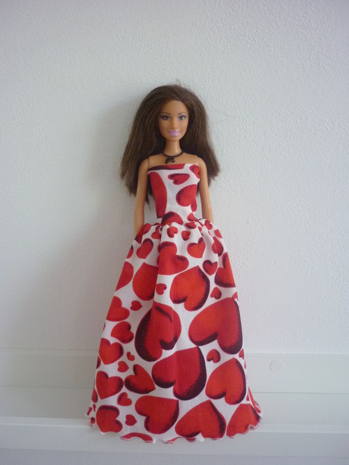 Šaty na panenku Barbie — foto 2