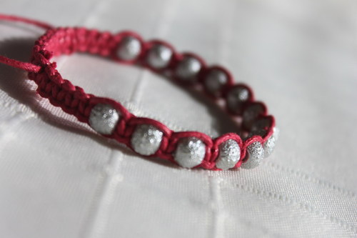 Vánoční.. Náramek shamballa/macramé — foto 2