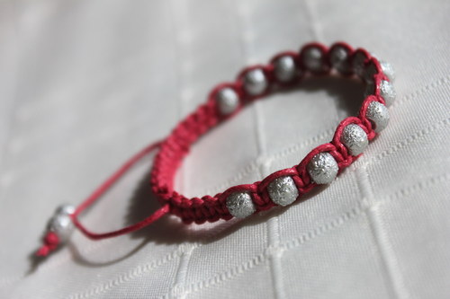 Vánoční.. Náramek shamballa/macramé — foto 5