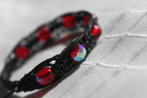 Svůdná.. Náramek makramé/shamballa — foto 3