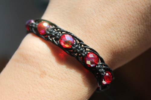 Svůdná.. Náramek makramé/shamballa — foto 4