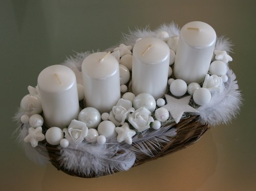 Něžný bílý adventní svícen — foto 2