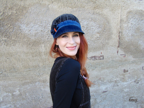 Podzimní bekovka se záhyby a mašlí, denim/manšestr — foto 6