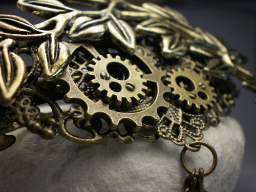 Steampunková spona do vlasů s korálky — foto 2