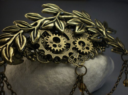 Steampunková spona do vlasů s korálky — foto 3