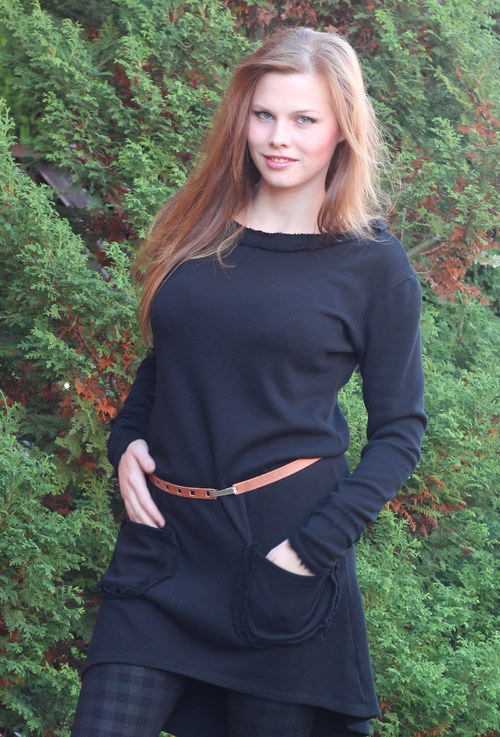Černé úpletové šaty — foto 2