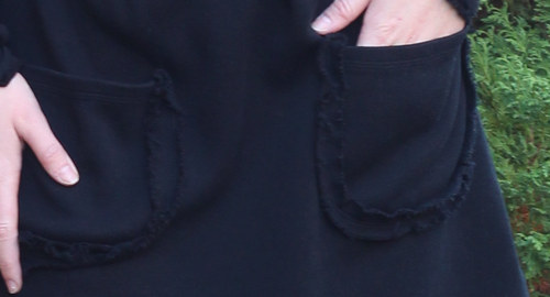 Černé úpletové šaty — foto 3