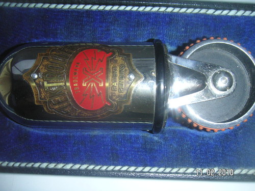 Masážní starý přístroj. — foto 3