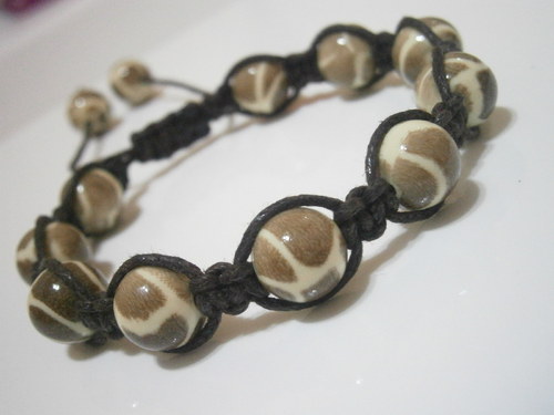 Hnědý Shamballa náramek (macramé) — foto 4