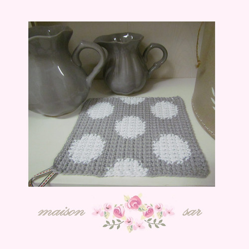 PUNTÍKY/ LIGHT GREY - háčkovaná podložka — foto 2