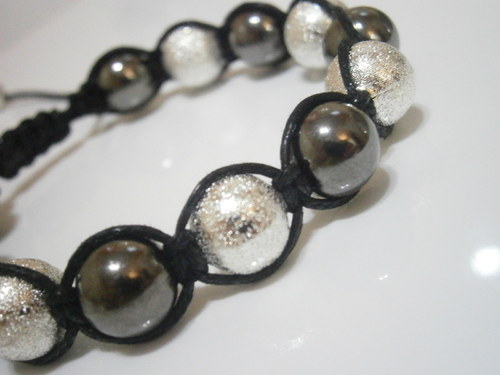 Elegantní "kovový náramek" - Shamballa (macramé) — foto 5