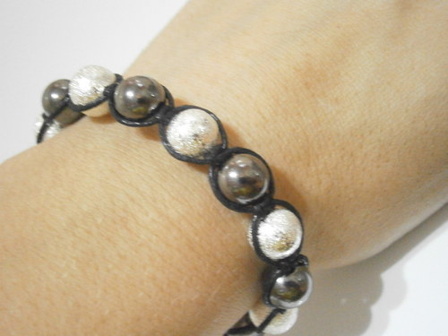 Elegantní "kovový náramek" - Shamballa (macramé) — foto 6
